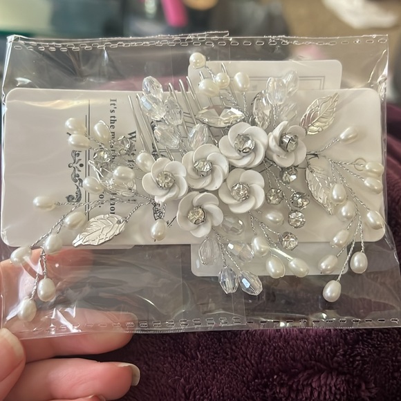 Crystal and pearl hear accessories! 4 total pieces. - Picture 3 of 4